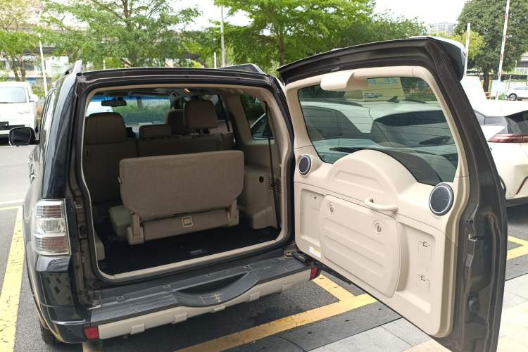 Used Mitsubishi Pajero 2017 V97 3.8L 5-Door GLS Model with Sunroof – U.S. Specification