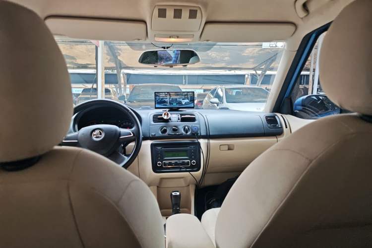 Used Skoda Fabia 2014 1.4L Automatic Crystal Edition