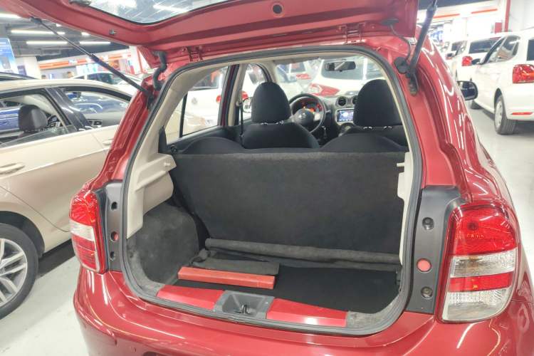 Used Nissan March 2010 1.5L Automatic Easy-Style Version
