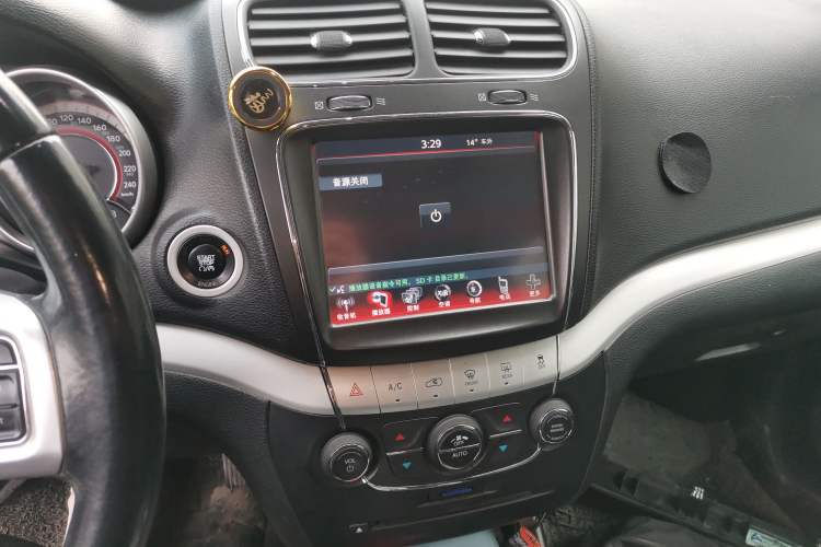 Used Dodge Journey 2013 2.4L Two-Wheel Drive Luxury Version