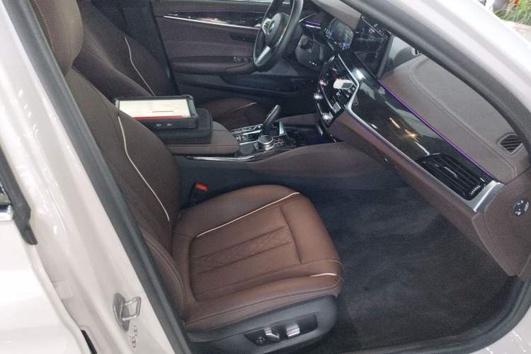 Used BMW 5 Series New Energy 2021 Restyled 535Le M Sport Package Right Front Seat