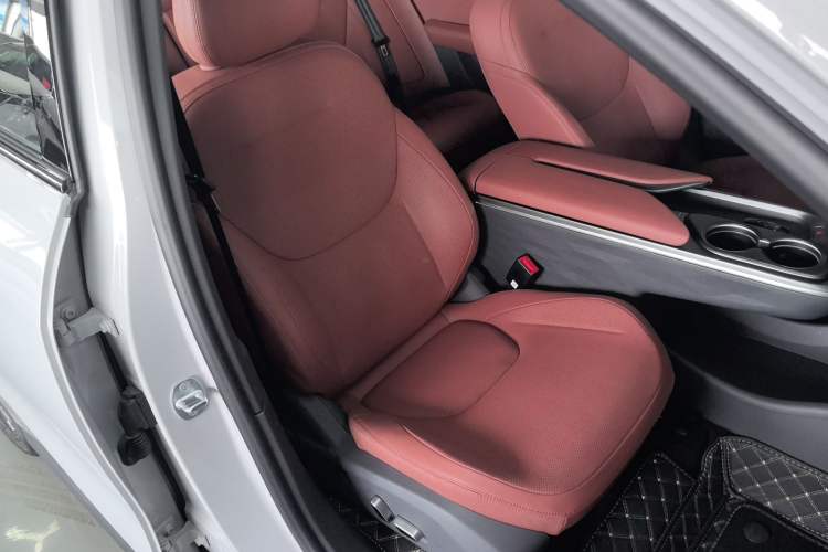 Used ARCFOX Alpha T5 2026 Model Range-Extended 1215 Yuanjing Smart Driving Version
