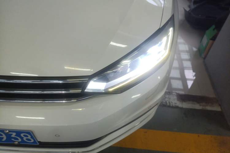 Used Volkswagen Touran 2016 Volkswagen Touran L 280TSI DSG Luxury Edition
