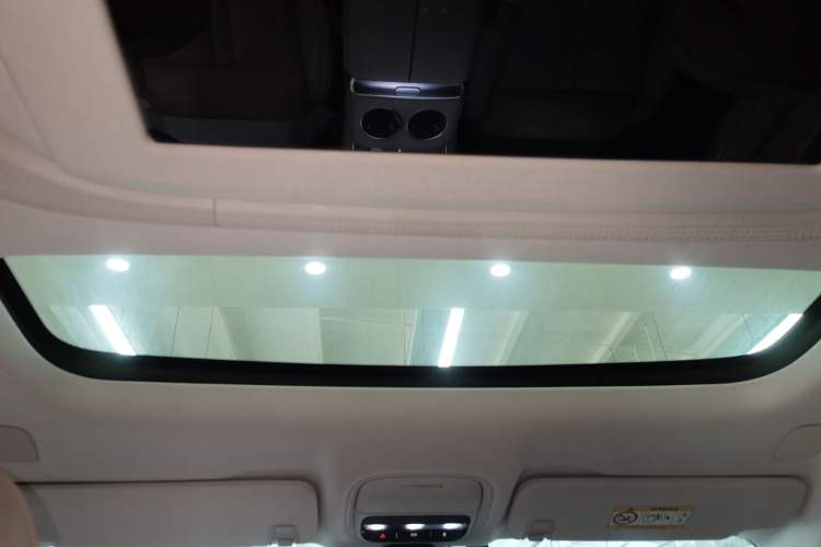 Used XPeng X9 2025 650 Long-Range Max Headliner