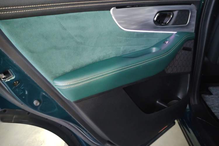 Used GAC Trumpchi GS8 2022 Dual-Engine Series 2.0TM Two-Wheel Drive Prestige Edition (7 Seats)