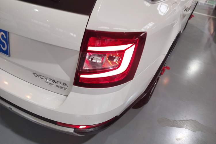 Used Skoda Octavia 2019 TSI280 DSG Luxury Edition Station Wagon China VI Standard
