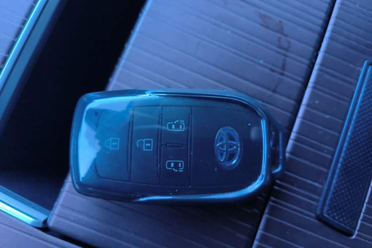 Used Toyota Granvia 2023 2.5L Hybrid Comfort Edition
