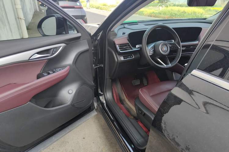 Used Buick Envision 2025 Encore Plus 28T Two-Wheel-Drive Platinum Edition