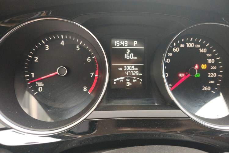 Used Volkswagen Sagitar 2015 1.6L Automatic Comfort Model Odometer Close Up