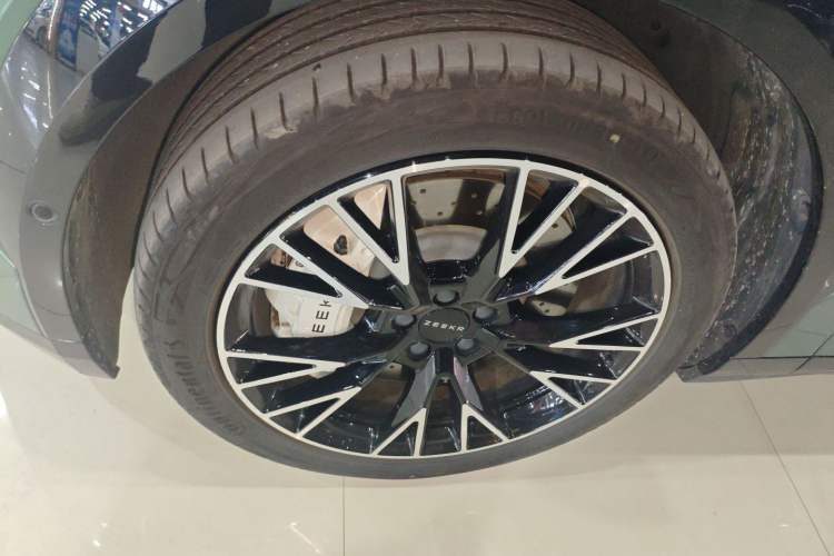 Used Zeekr X 2023 Four-Wheel Drive YOU Edition 4 Seats Left Front Wheel Hub
