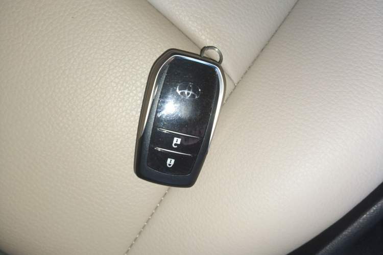 Used Toyota RAV4 2016 2.0L CVT Two-Wheel Drive Fashion Edition China V Standard