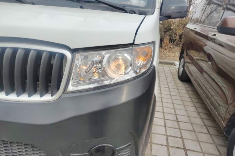 Used Jinbei Hiace X30 2023 1.5L Super-Comfortable Passenger Van 5/6/7-Seater Non-Air-Conditioned Version Model SWC15M