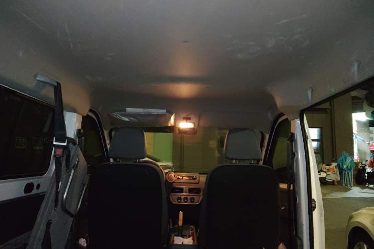 Used Wuling Yangguang 2024 300KM Comfort Version Passenger Van 75kW
