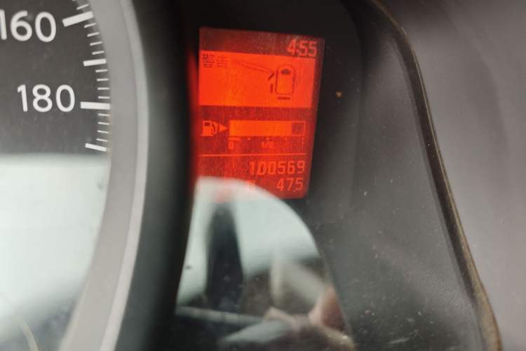 Used Nissan NV200 2013 1.6L Luxury Model China IV Standard Odometer Close Up