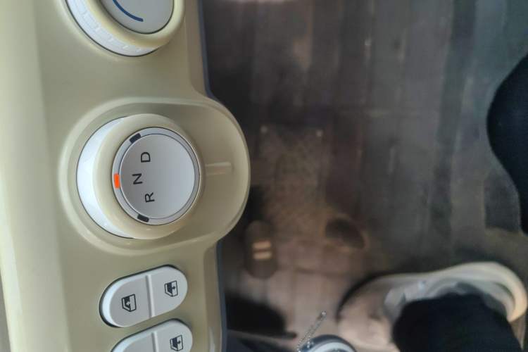 Used Bestune Pony 2024 170km Range Energizing Horse Gear Lever