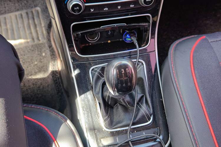 Used CHANGAN KAICHENG Oushang A600 2018 1.5L Manual Luxury Model Gear Lever