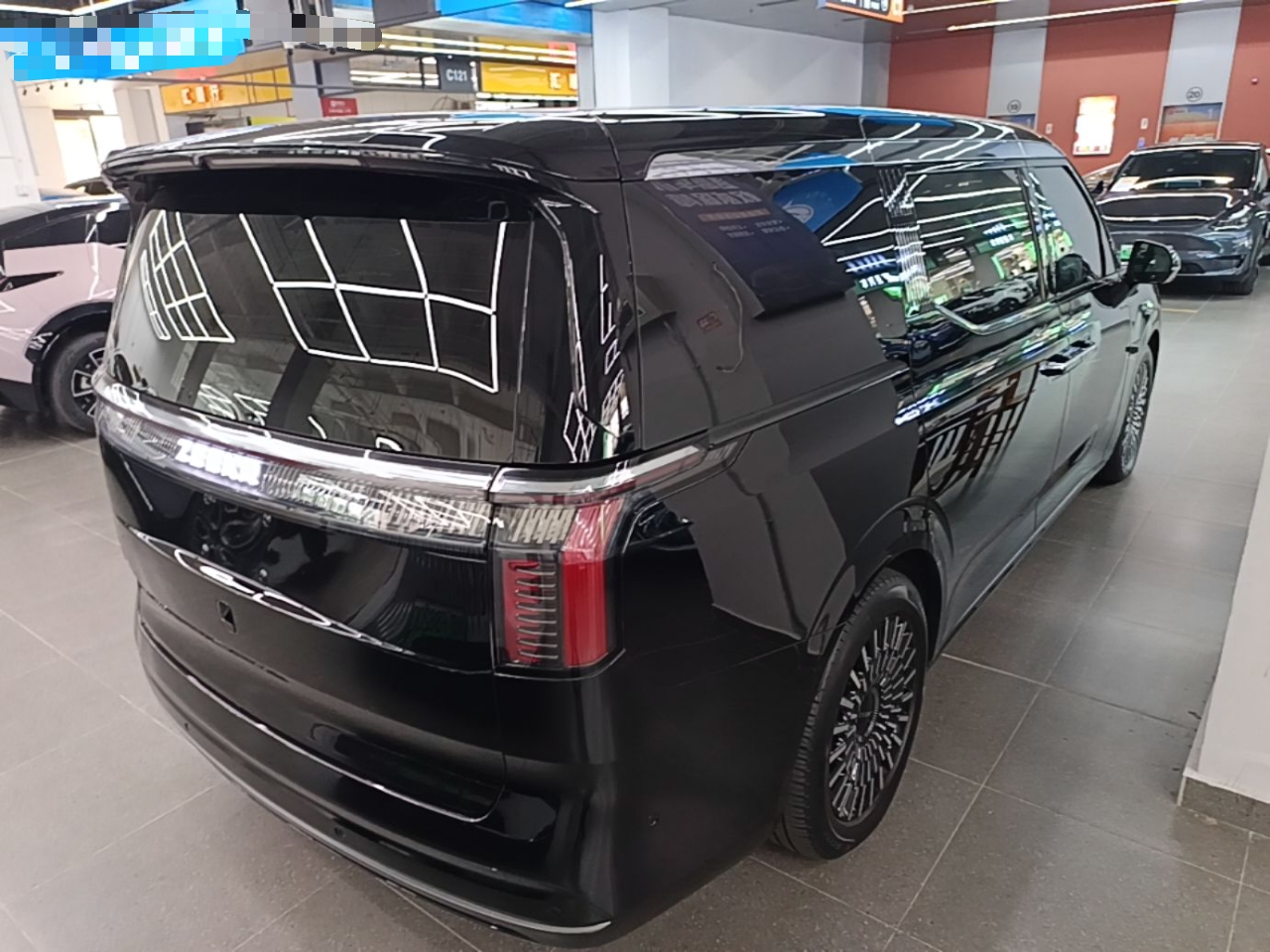 Zeekr 009 2024 7-Seater Walk-Through Version Four-Wheel Drive 108 kWh — снимка 6