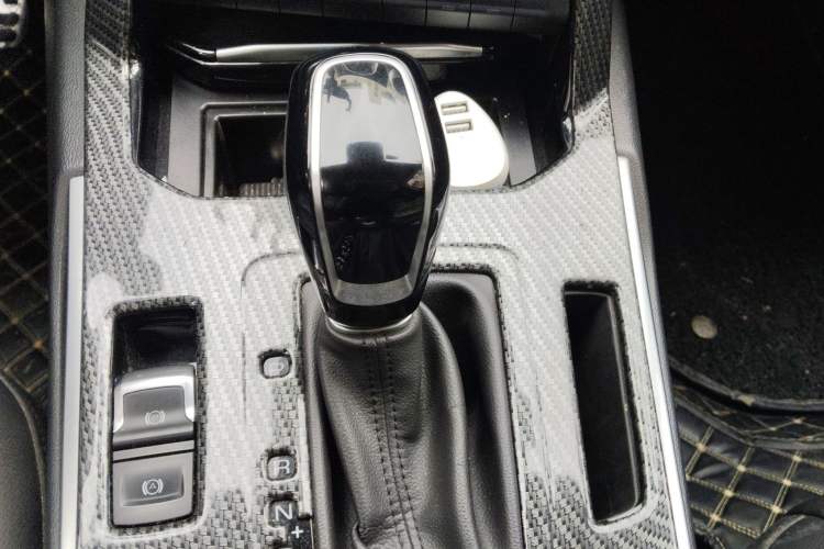 Used Wey VV7 2017 2.0T Flagship Model Gear Lever