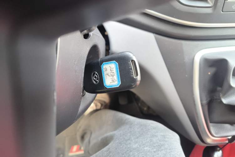 Used SAIC MAXUS Xintu V80 2023 2.0T Manual Classic Aoyuntong Long Wheelbase Mid-Height 6/7/8/9-Seater