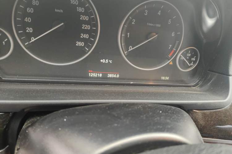 Used BMW 5 Series 2014 525Li Leading Model