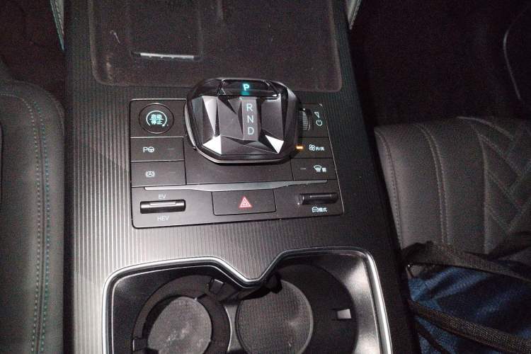 Used BYD Song L DM-i 2025 Intelligent Driving Version 160 km Beyond-Range Type Gear Lever