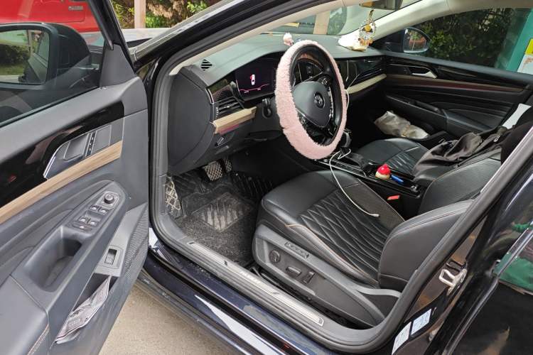 Used Volkswagen Passat 2019 330TSI Luxury Edition China V Standard Driver Seat