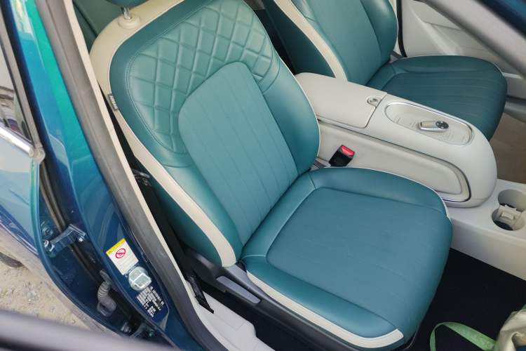 Used ORA Good Cat 2023 401 km Standard Range Luxury Version Lithium Iron Phosphate
