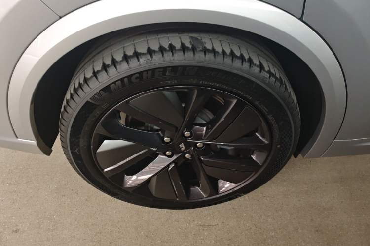 Used Li Auto L9 2022 Max model Right Rear Wheel Hub