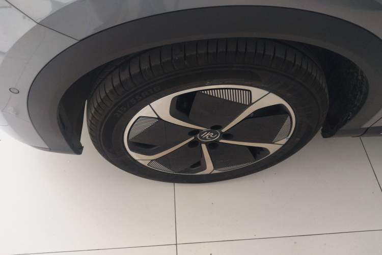 Used BYD Yuan PLUS 2025 Intelligent Driving Version 510 KM Beyond-Grade Edition Left Front Wheel Hub