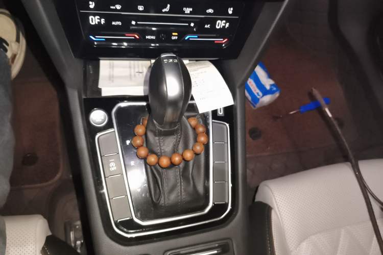 Used Volkswagen Magotan 2023 2 Million Units Commemorative Edition 330TSI DSG Luxury Version Gear Lever