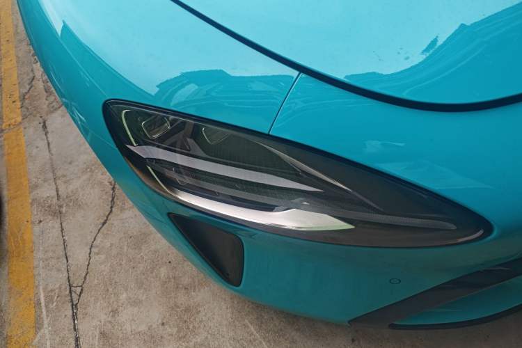 Used Xiaomi Auto SU7 2024 Four-Wheel Drive Ultra-Long Range Advanced Intelligent Driving Max Edition Right Front Headlight