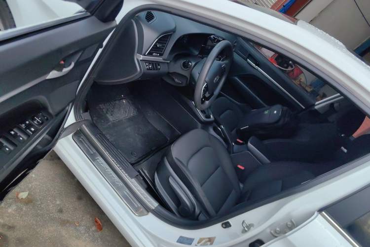 Used Hyundai Elantra (6th Generation / Lingdong) 2016 1.6L Automatic ZhiXuan · Youth Edition
