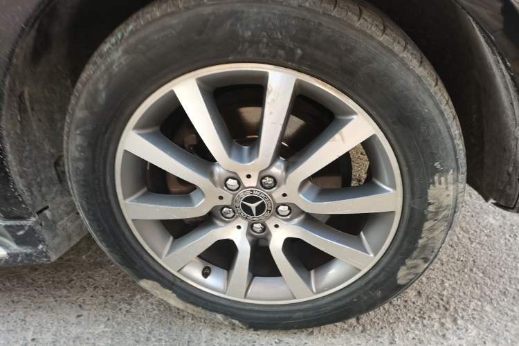 Used Mercedes-Benz M-Class 2010 ML 350 4MATIC Luxury Model Right Front Wheel Hub