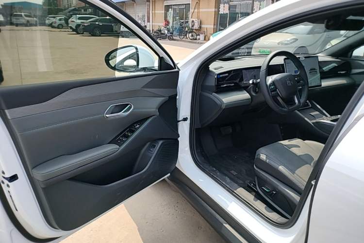 Used BYD Qin L 2025 EV 545KM Cloud Suspension Edition
