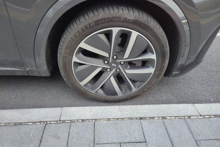 Used Li Auto L8 2023 Pro Model
