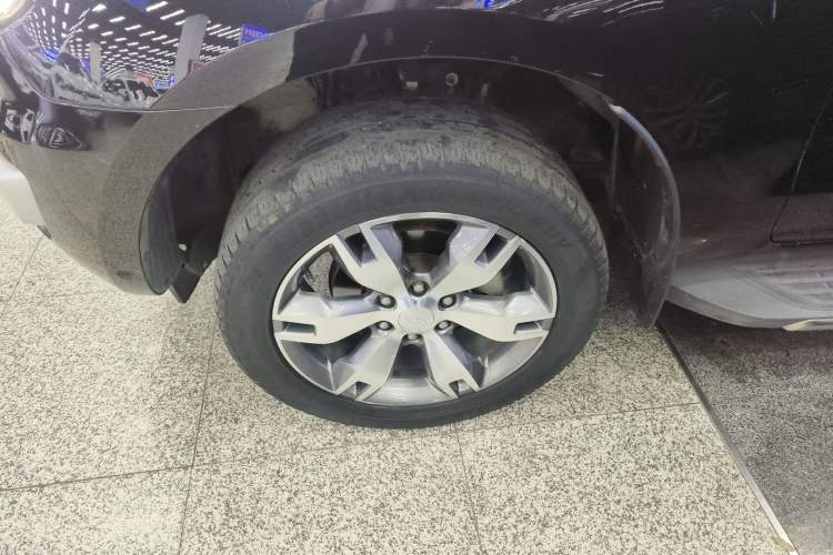 Used Ford Everest 2016 2.0T Gasoline Automatic 4x4 Flagship Edition Left Front Wheel Hub