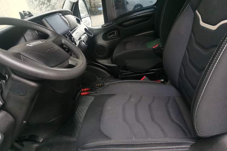 Used Iveco Eurocargo 2021 2.0T Manual Super Rui Long Wheelbase Short Overhang High Roof Side-Sliding Door F1A
