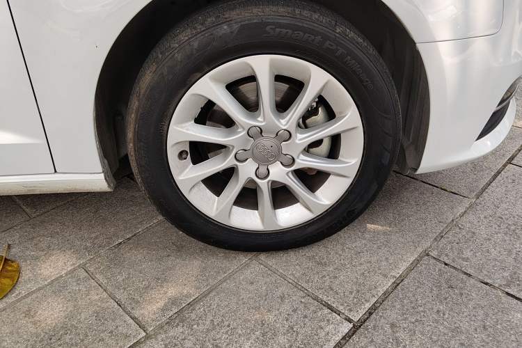 Used Audi A3 2014 Sportback 35 TFSI Automatic Ambition Edition Right Front Wheel Hub