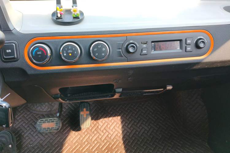 Used Wuling Hongguang MINIEV 2020 Freedom Version Lithium Iron Phosphate Audio And AC Panel