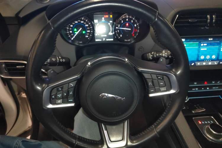 Used Jaguar F-PACE 2020 2.0T Urban Deluxe Edition Steering Wheel