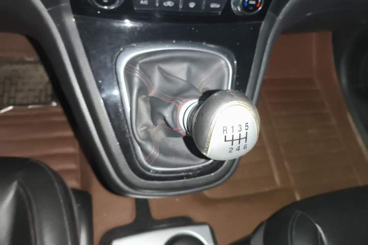 Used Haval H6 2015 Upgraded Model 1.5T Manual Two-Wheel Drive Elite Version Gear Lever