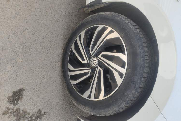 Used Volkswagen Sagitar 2022 280TSI DSG Excellence Edition Right Front Wheel Hub