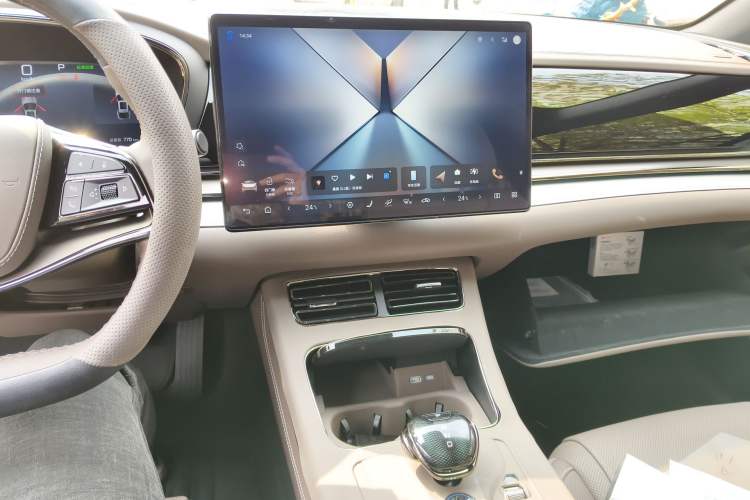 Used BYD Han 2025 EV Intelligent Driving Edition 605KM Prestige Model Audio And AC Panel