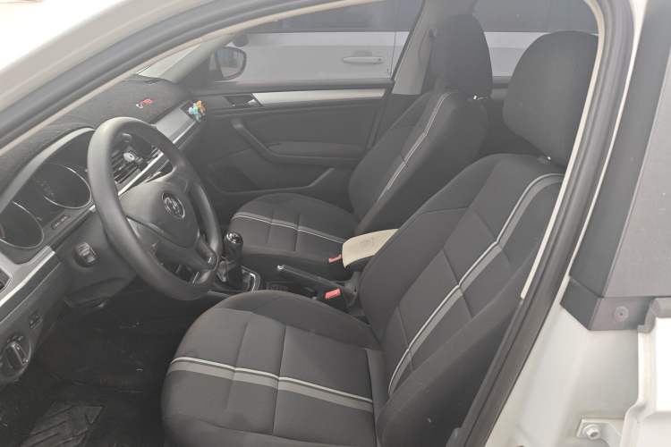 Used Volkswagen C-TREK 2018 1.5L Manual Fashion Model