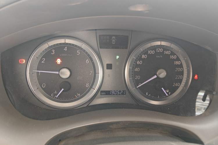 Used Lexus ES 2010 240 Luxury Edition Odometer Close Up