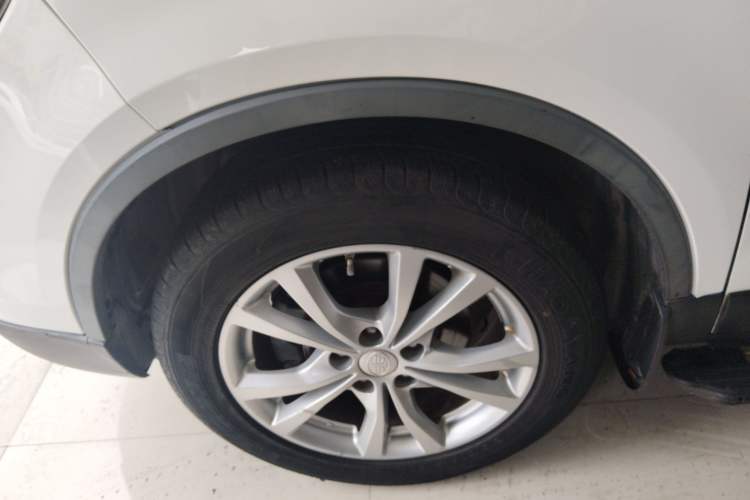 Used Bestune X80 2017 2.0L automatic Technology trim level Left Front Wheel Hub