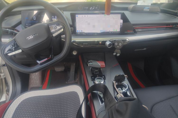 Used CHANGAN OSHAN Z6 2023 Blue Whale 2.0T Automatic Smart Drive Model Center Console