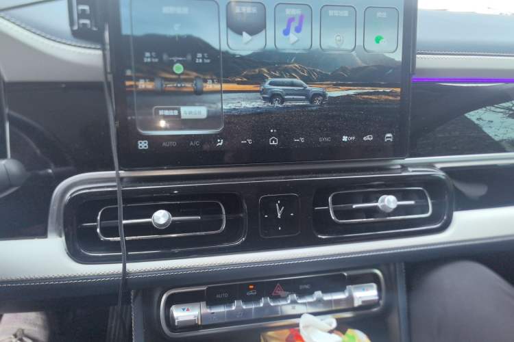 Used BAIC Off-Road BJ60 2022 2.0T Weekend Edition Five-Seater Audio And AC Panel