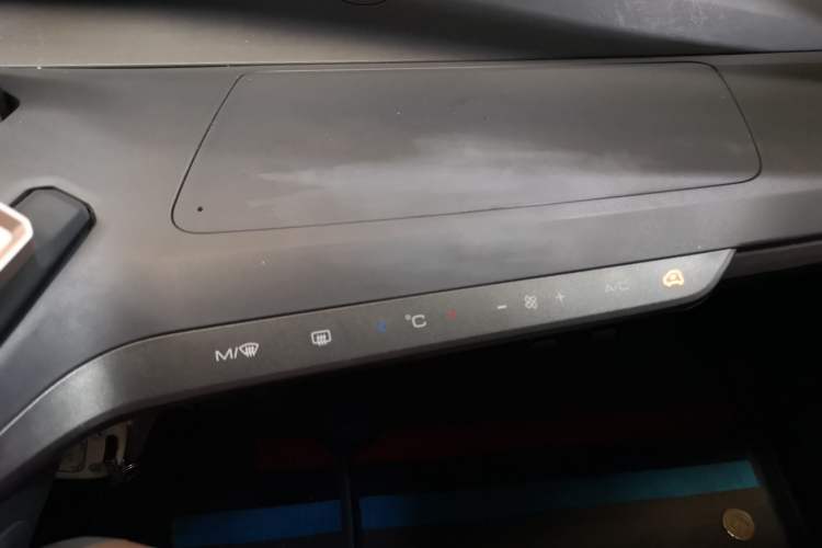 Used Wuling NAMMIEV 2021 Playful Model – High-Power Version Audio And AC Panel