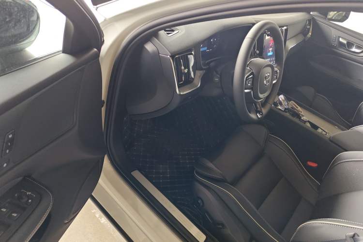 Used Volvo S60 2026 Model B4 Zhiyuan Sport Edition Driver Seat